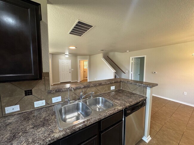 Building Photo - 4-Bedroom Home in Mission Del Lago – Historic South San Antonio