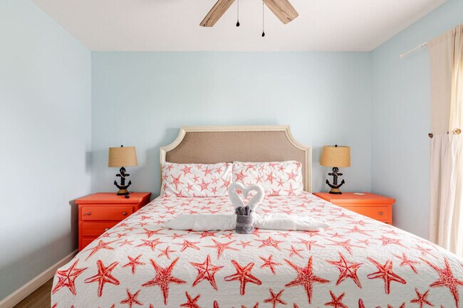 Building Photo - 994 Dolly St