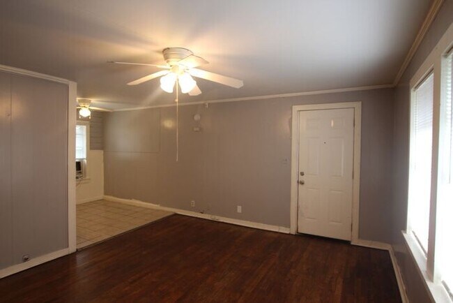 Building Photo - Available! 1 Bedroom 1 Bathroom Apartment close to Downtown Tyler!