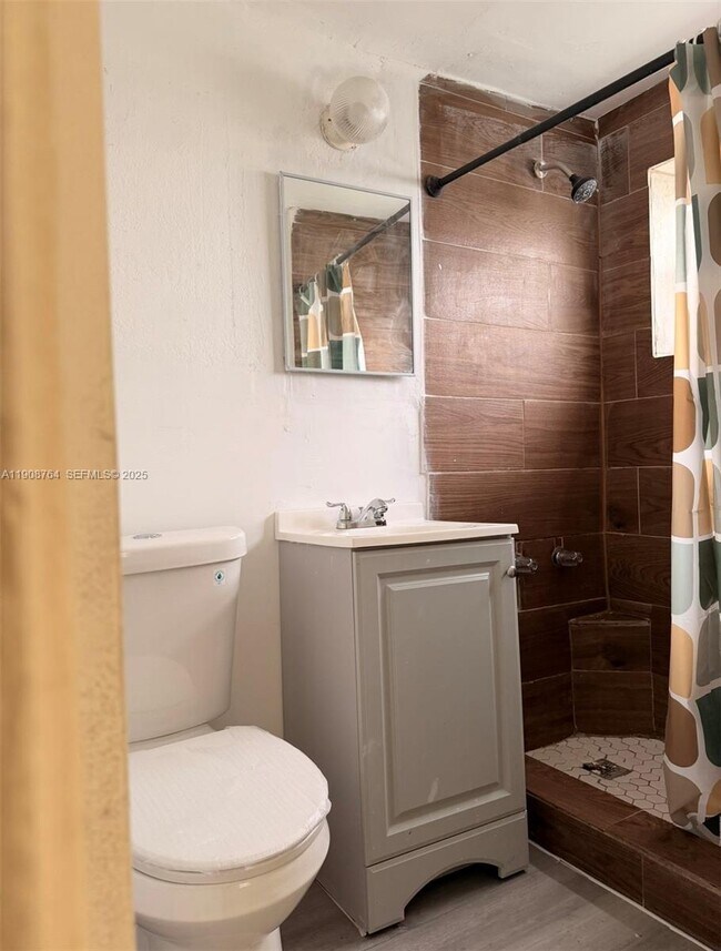 Building Photo - 3615 Thomas Ave