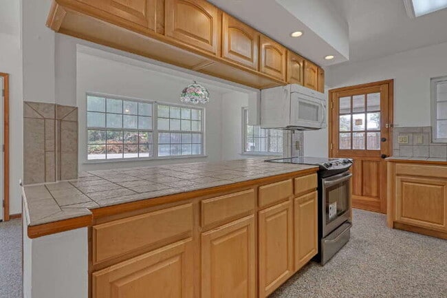 Building Photo - 184 S 5th St