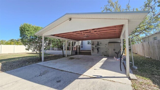 Building Photo - 515 34th Ave NE