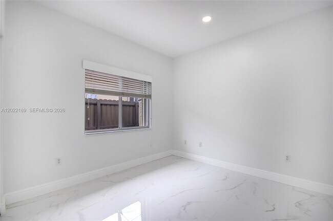 Building Photo - 15548 SW 19th Ln