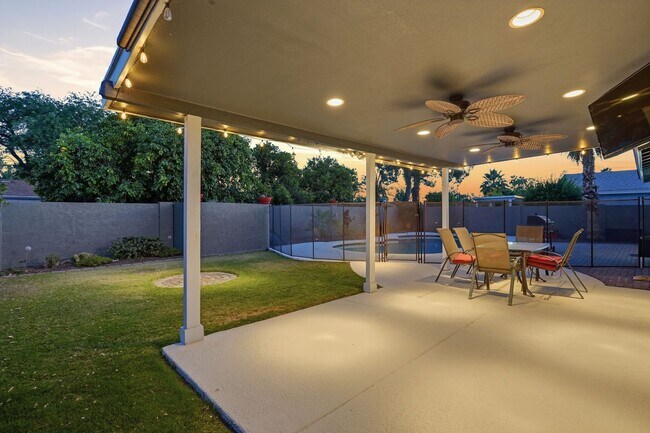 Building Photo - 4 Bed Home in Scottsdale Quarter!!