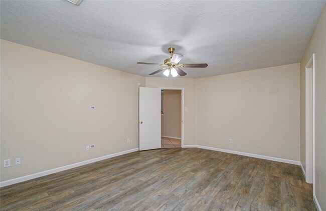Building Photo - 16835 Carbridge Dr