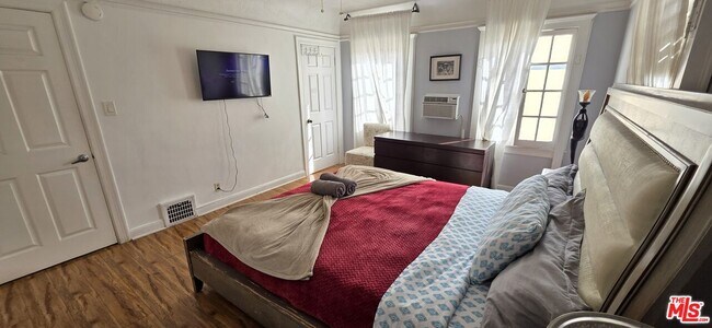 Building Photo - 137 Rexford Dr