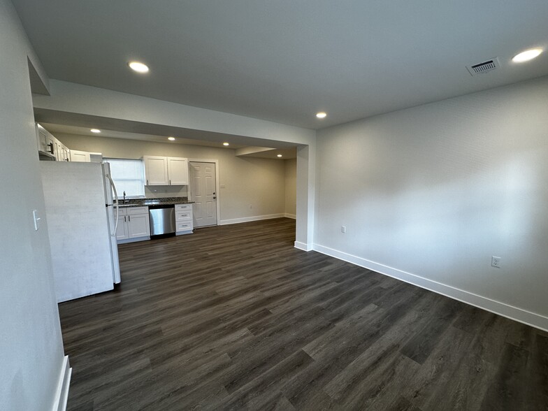 Main Living/Dining/Kitchen - 3300 Nashville Ave
