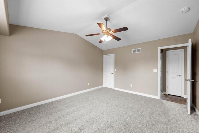 Building Photo - 101 Shadow Pointe Dr