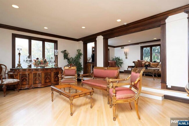 Building Photo - 39 Springhouse Rd