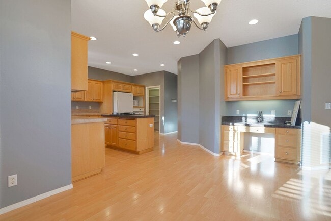 Building Photo - 4Bd/2.5Ba Two Story House - Available to View!