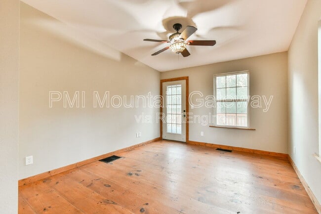 Building Photo - 455 Cantrell Rd