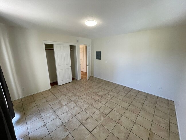 Building Photo - 5 Bedroom 2 Bathroom Apartment in Goleta
