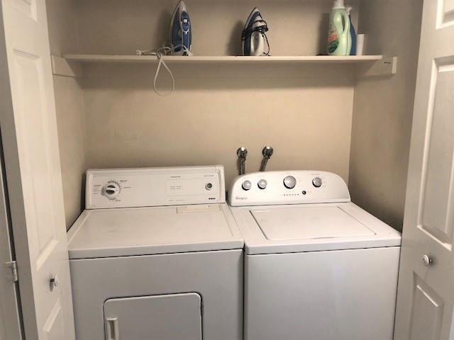 Washer/Dryer - 54 W 700 N