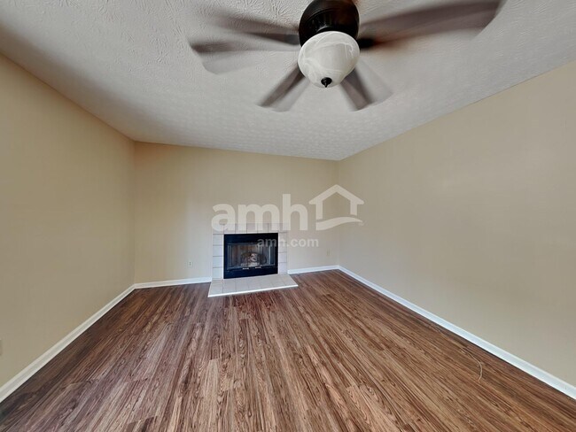 Building Photo - 8612 Oak Creek Dr