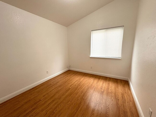 Building Photo - 2 WEEKS FREE RENT December Special Beautiful home in Turlock