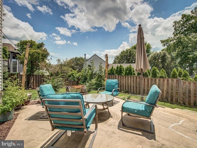 Building Photo - 15744 Beau Ridge Dr
