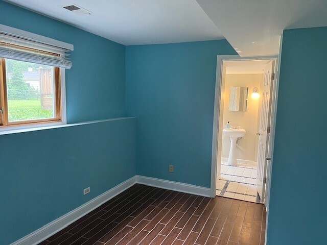 Building Photo - 923 Crestfield Ave