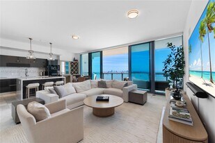 Building Photo - 1451 Brickell Ave