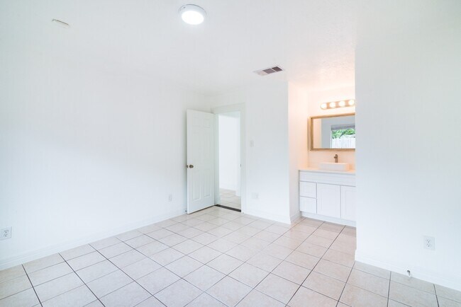 Building Photo - 8602 Rockmont Ct