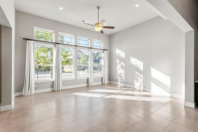 Building Photo - 710 Arrow Point Dr