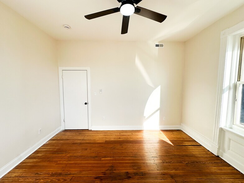 Building Photo - 3333 California Ave