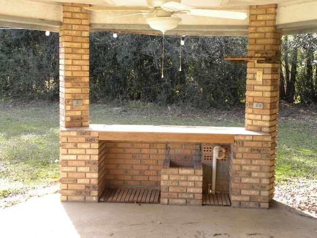 Building Photo - ***AVAILABLE NOW*** Country Setting No HOA