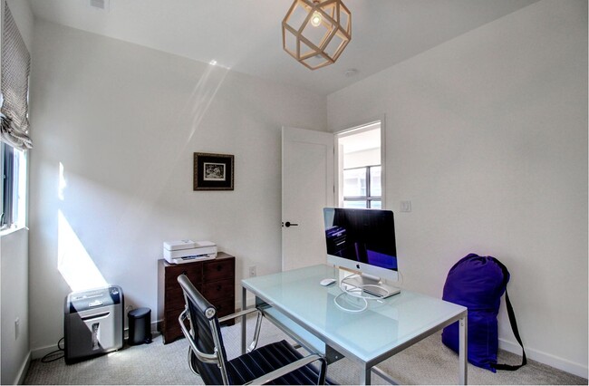 Building Photo - Luxury Living in the heart of Platte Park,...