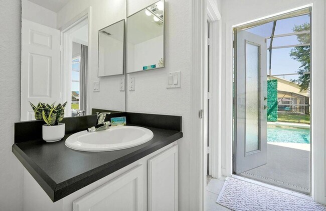 Building Photo - Stunning Fully Furnished and Decorated home in Davenport with Private Pool!