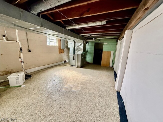 Building Photo - 364 N Chillicothe Rd