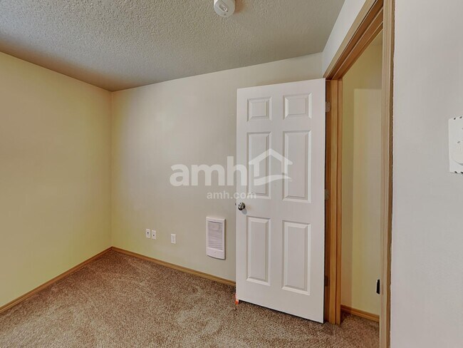 Building Photo - 467 Whitney Dr