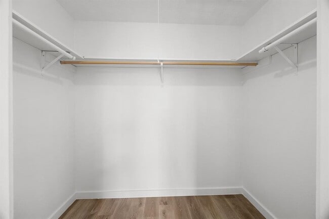 Building Photo - 402 Hillside Dr