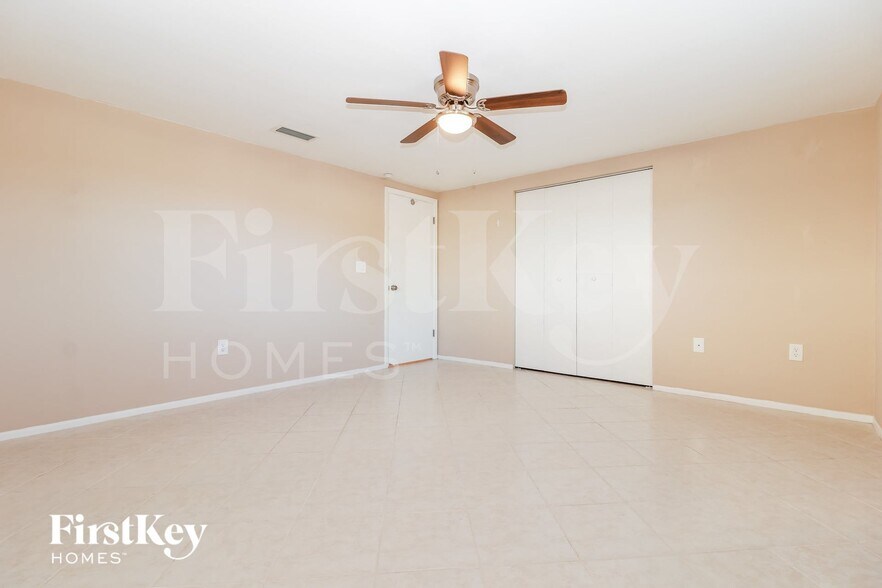 Building Photo - 7600 Topay Ln