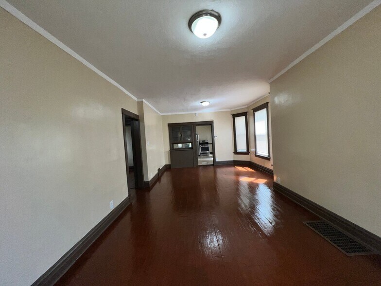 Building Photo - 12015 S Stewart Ave