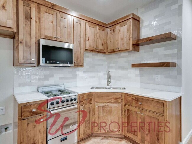 Building Photo - Absolutely gorgeous 1 bedroom 1 bath boutique style living