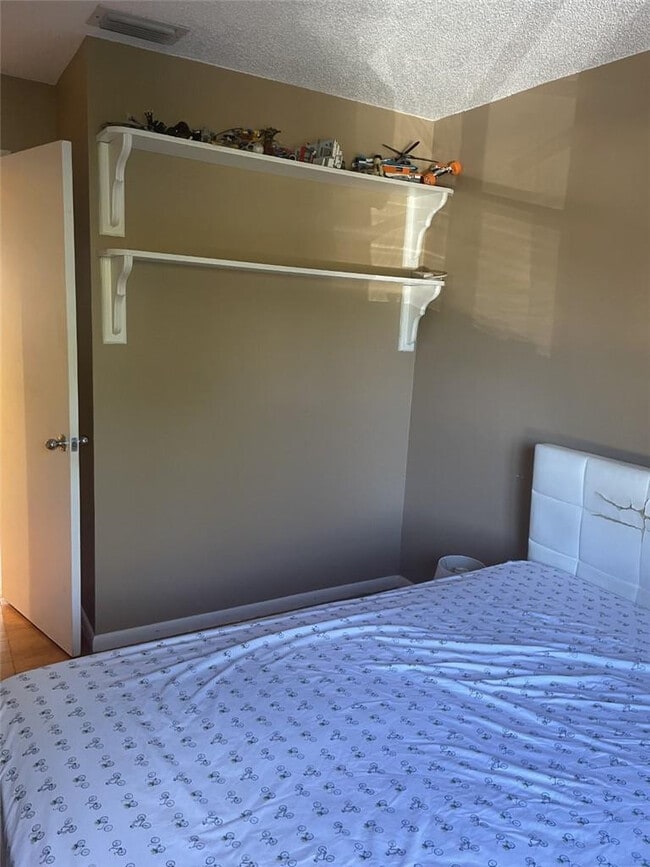 Building Photo - 3007 NW 5th Terrace