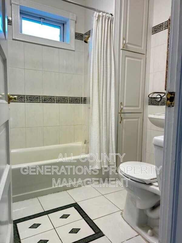 Building Photo - 1361 E 43rd St