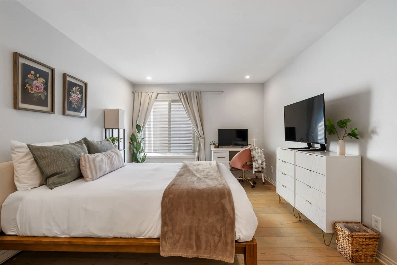 Building Photo - 6036 Rancho Mission Rd