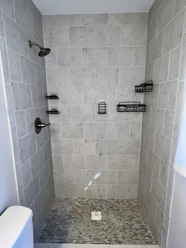 Building Photo - 3633 Densmore Dr