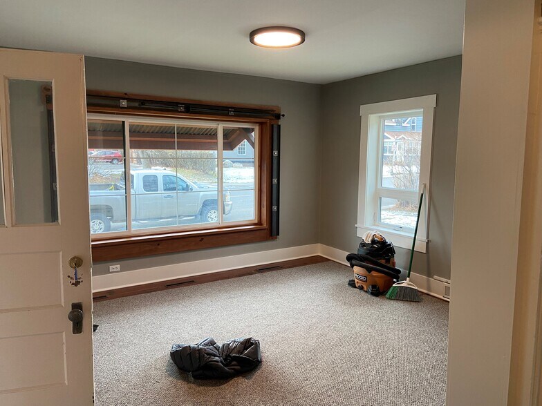 Building Photo - 317 W Mendenhall St
