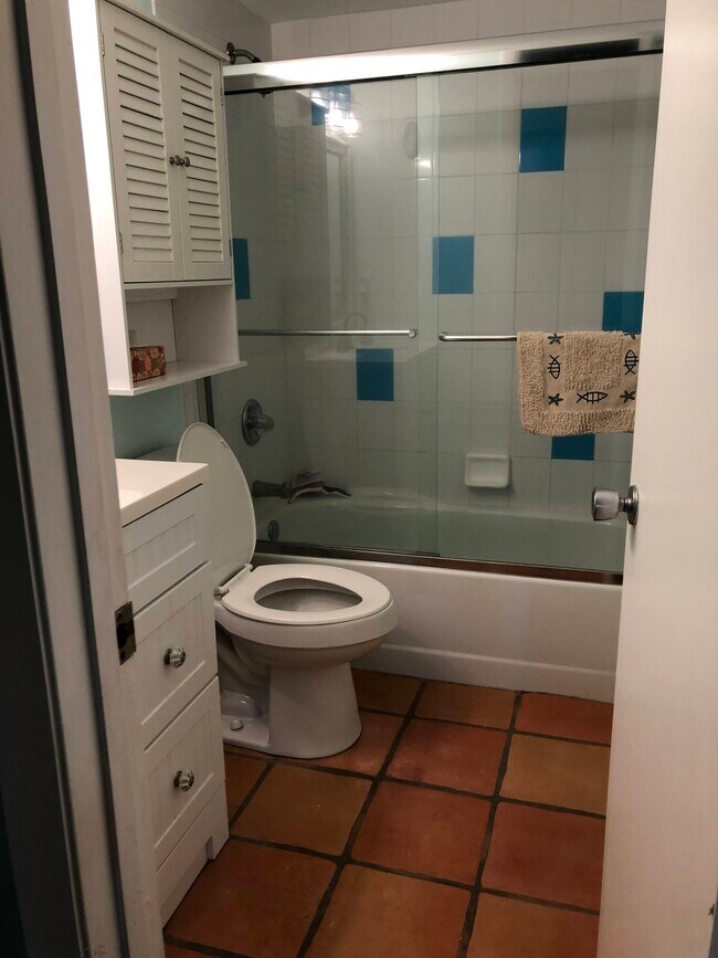 Building Photo - 1515 NE Beacon Dr