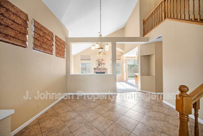 Building Photo - 516 Carrigane Way