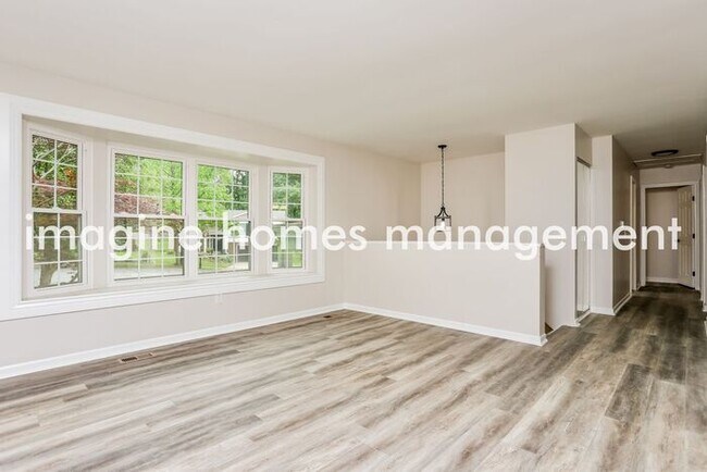 Building Photo - Lovely, renovated 3 bedroom home in Ballwin