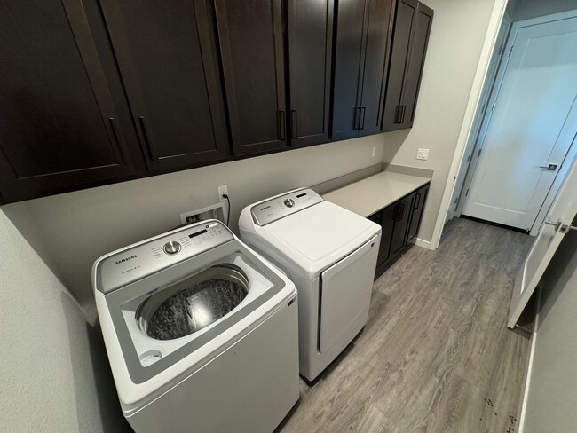 Building Photo - New Ryder Home Tons of Upgrades