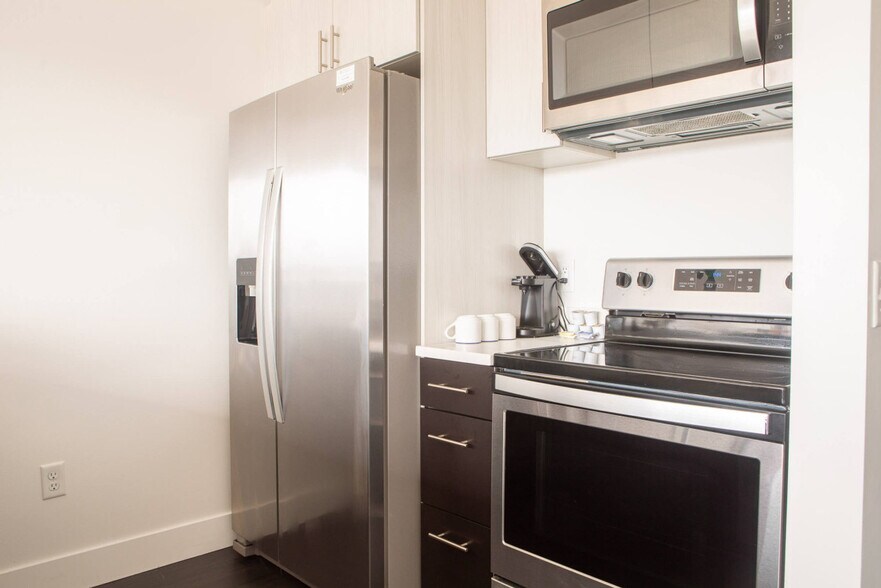 Building Photo - 550 W Juneau Ave