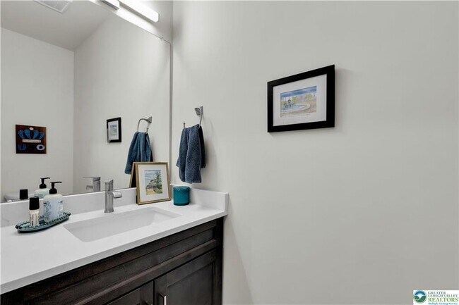 Building Photo - 221 Craig Ave