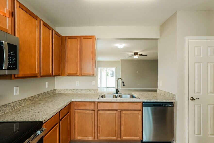 Building Photo - 130 SW 11th Terrace