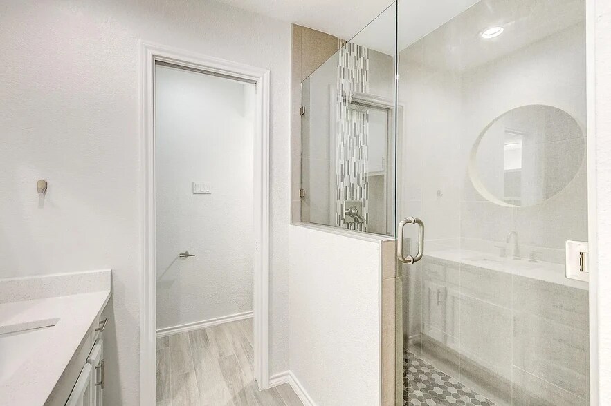 Building Photo - 5431 Collinwood Ave