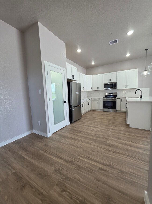 Building Photo - 727 Rd 5714