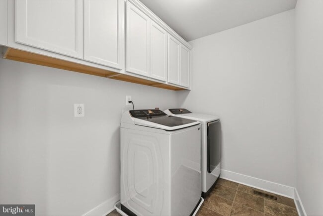 Building Photo - 513 Parkland Dr