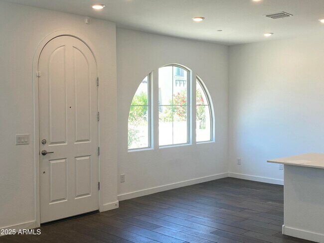 Building Photo - 4077 S Sabrina Dr